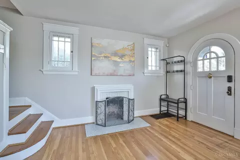 16 Arcadia Pl, Cincinnati, OH 45208 photo 4