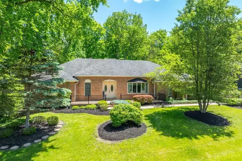 9788 Cooper Woods Ct, Blue Ash, OH 45241