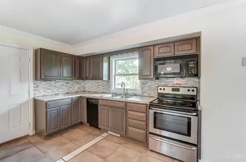 Kitchen - 11526 Raphael Pl, Forest Park, OH 45240 photo 2 of 3