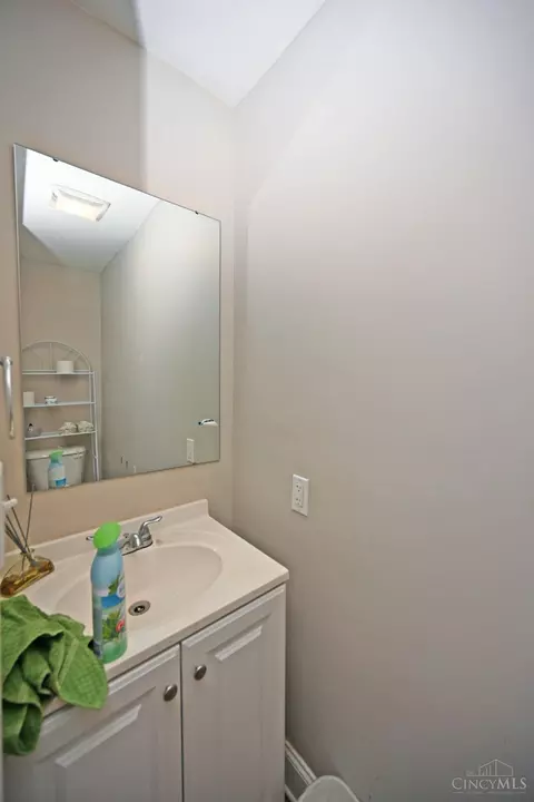Bath - 773 Summit Ave, Cincinnati, OH 45204 photo 1 of 4