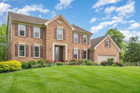 12172 Village Woods Dr, Sharonville, OH 45241