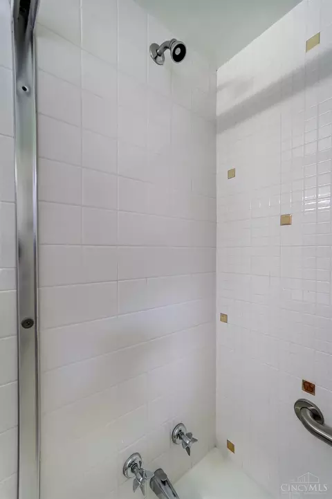 Bath - 4114 Edith Ave, Cincinnati, OH 45227 photo 5 of 5