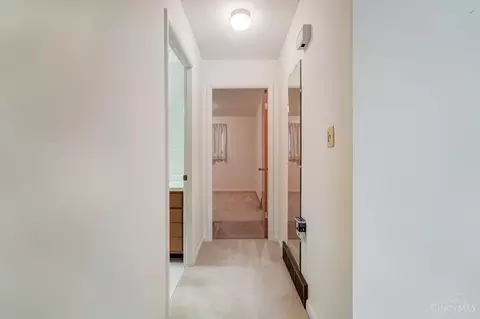 Entry Way - 4114 Edith Ave, Cincinnati, OH 45227 photo 3 of 4