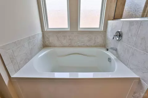 Bath - 4709 Hampton Pointe Dr, Dent, OH 45248 photo 3 of 6