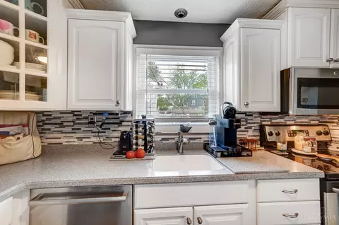 Kitchen - 4641 Miller Rd, Blue Ash, OH 45242 photo 3 of 4