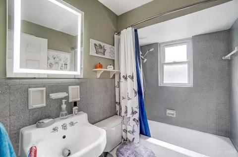 Bath - 4641 Miller Rd, Blue Ash, OH 45242 photo 1 of 3