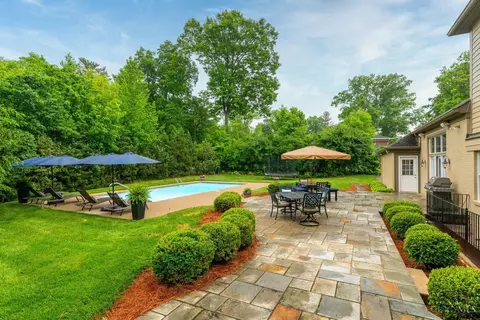Exterior - 7500 Cayuga Dr, Cincinnati, OH 45243 photo 4 of 11