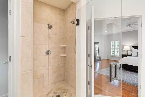 Bath - 7500 Cayuga Dr, Cincinnati, OH 45243 photo 6 of 8