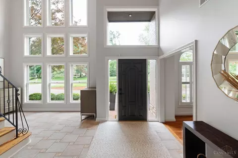 Entry Way - 7500 Cayuga Dr, Cincinnati, OH 45243 photo 2 of 6