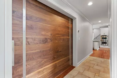 Entry Way - 7500 Cayuga Dr, Cincinnati, OH 45243 photo 4 of 6