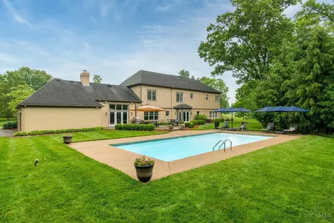 Exterior - 7500 Cayuga Dr, Cincinnati, OH 45243 photo 6 of 11