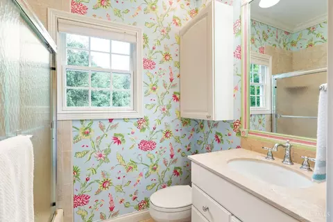 Bath - 7500 Cayuga Dr, Cincinnati, OH 45243 photo 7 of 8