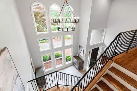 Entry Way - 7500 Cayuga Dr, Cincinnati, OH 45243 photo 5 of 6