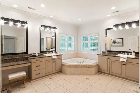 Bath - 7500 Cayuga Dr, Cincinnati, OH 45243 photo 4 of 8