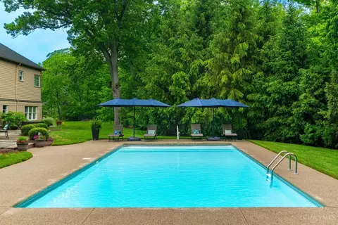 Exterior - 7500 Cayuga Dr, Cincinnati, OH 45243 photo 7 of 11