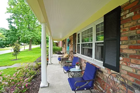 Exterior - 687 Allencrest Ct, Cincinnati, OH 45231 photo 2 of 3