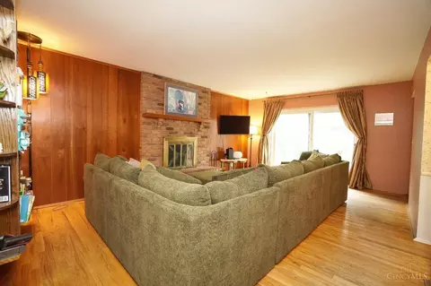 Living - 687 Allencrest Ct, Cincinnati, OH 45231 photo 1 of 1