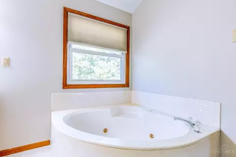 6952 Maple Crest Ct, Hamilton, OH 45011 photo 30