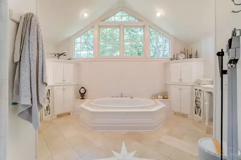 Bath - 227 Elm Ave, Wyoming, OH 45215 photo 2 of 7