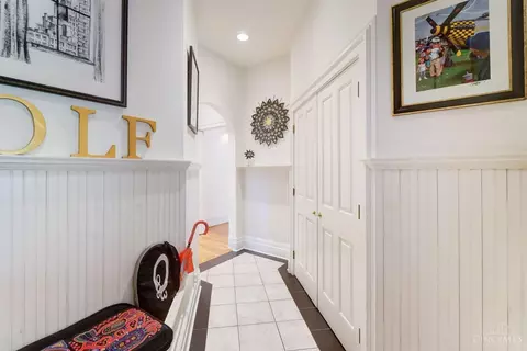 Entry Way - 227 Elm Ave, Wyoming, OH 45215 photo 5 of 11