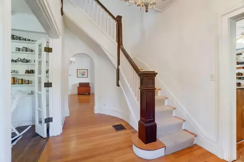 Entry Way - 227 Elm Ave, Wyoming, OH 45215 photo 2 of 11