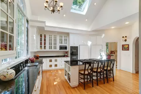 Kitchen - 227 Elm Ave, Wyoming, OH 45215 photo 3 of 8