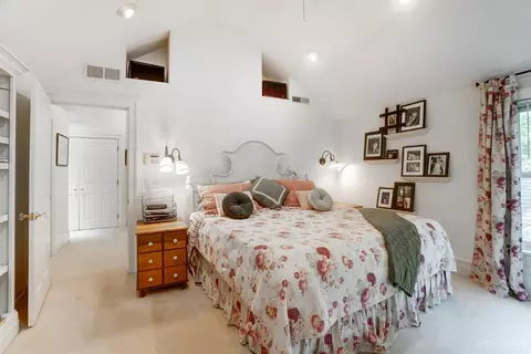 Bedroom - 227 Elm Ave, Wyoming, OH 45215 photo 1 of 7