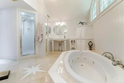 Bath - 227 Elm Ave, Wyoming, OH 45215 photo 4 of 7