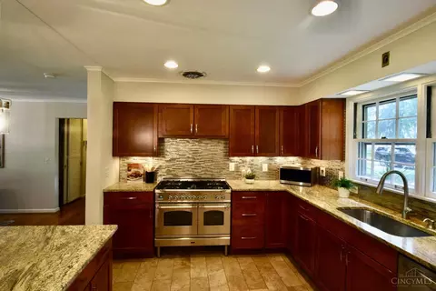 Kitchen - 3760 Broadview Dr, Cincinnati, OH 45208 photo 3 of 4