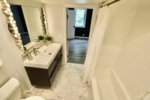 Bath - 3760 Broadview Dr, Cincinnati, OH 45208 photo 5 of 5
