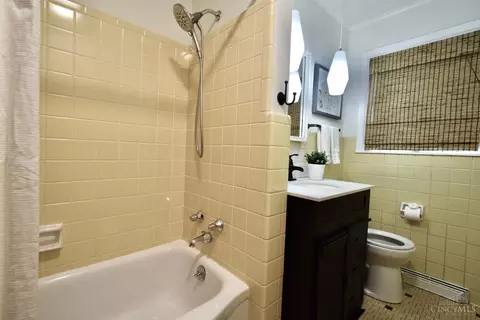 Bath - 3760 Broadview Dr, Cincinnati, OH 45208 photo 3 of 5