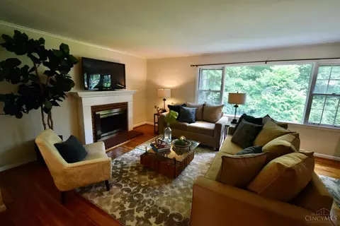 Living - 3760 Broadview Dr, Cincinnati, OH 45208 photo 1 of 3