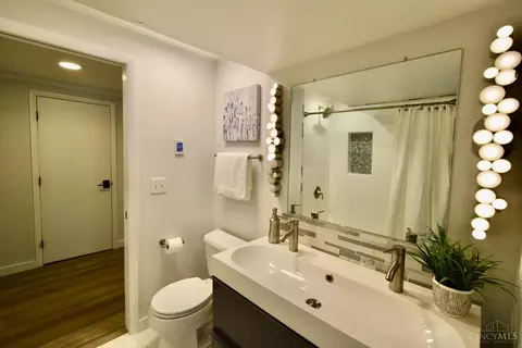 Bath - 3760 Broadview Dr, Cincinnati, OH 45208 photo 4 of 5