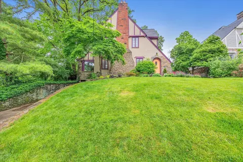 1115 Salisbury Dr, Cincinnati, OH 45226
