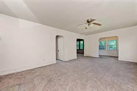 Living - 4005 Oak St, Silverton, OH 45236 photo 1 of 3