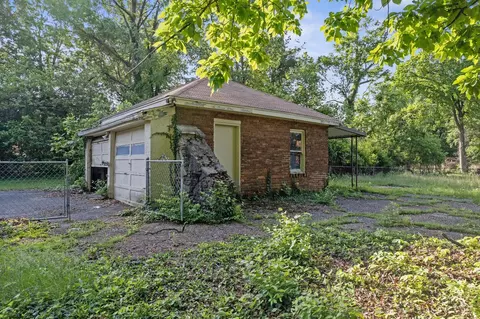 Exterior - 4005 Oak St, Silverton, OH 45236 photo 5 of 10