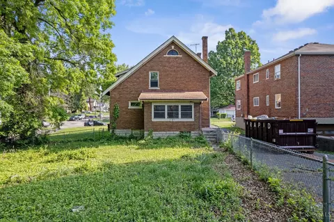 Exterior - 4005 Oak St, Silverton, OH 45236 photo 8 of 10