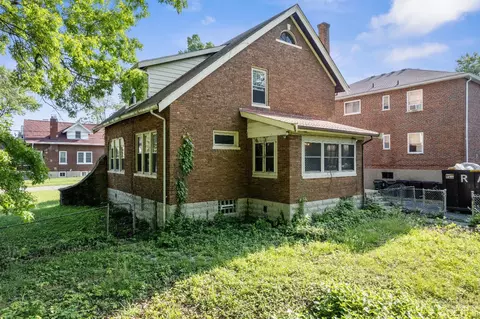 Exterior - 4005 Oak St, Silverton, OH 45236 photo 9 of 10
