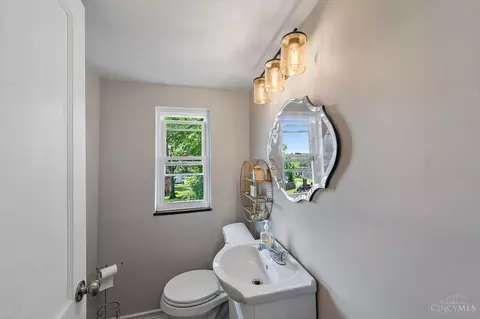 Bath - 2875 Allview Cir, Cincinnati, OH 45238 photo 2 of 2
