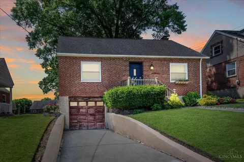 Exterior - 2875 Allview Cir, Cincinnati, OH 45238 photo 6 of 9