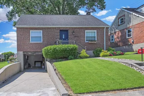 Exterior - 2875 Allview Cir, Cincinnati, OH 45238 photo 7 of 9