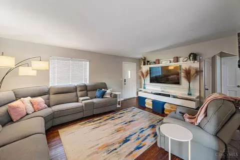 Living - 2875 Allview Cir, Cincinnati, OH 45238 photo 2 of 2
