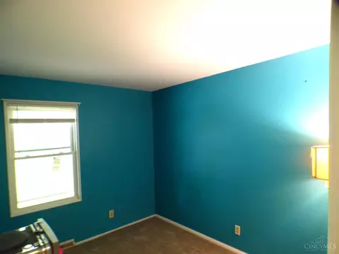 Bedroom - 2317 Miles Rd, Cincinnati, OH 45231 photo 3 of 6