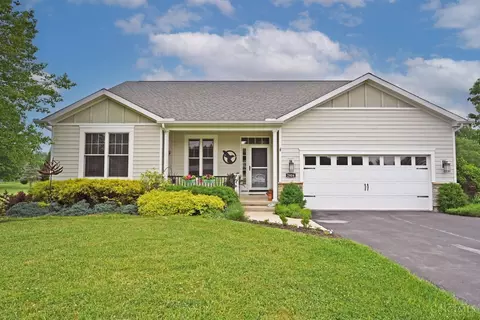 2904 Oak Tree Ln, Bethel, OH 45106