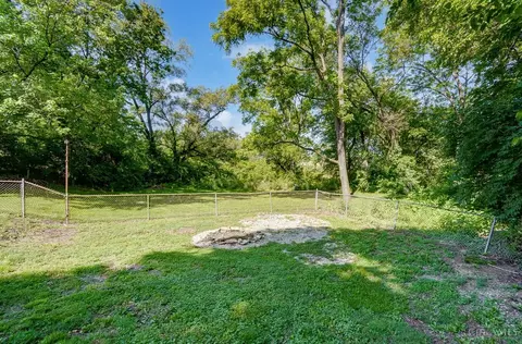 Exterior - 251 Ohio Ave, Reading, OH 45215 photo 8 of 9