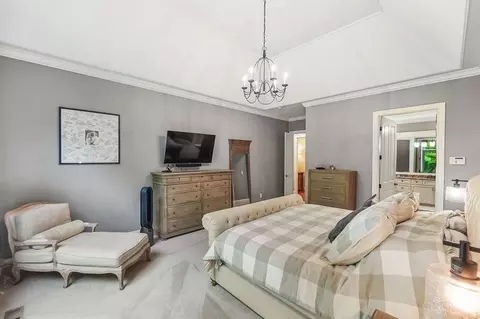 Bedroom - 1034 Observatory Pt, Hamilton Township, OH 45039 photo 3 of 11