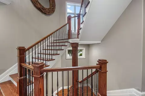Entry Way - 1034 Observatory Pt, Hamilton Township, OH 45039 photo 4 of 7