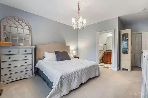 Bedroom - 1034 Observatory Pt, Hamilton Township, OH 45039 photo 7 of 11