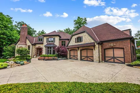 Exterior - 1034 Observatory Pt, Hamilton Township, OH 45039 photo 2 of 11