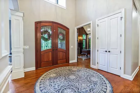 Entry Way - 1034 Observatory Pt, Hamilton Township, OH 45039 photo 1 of 7